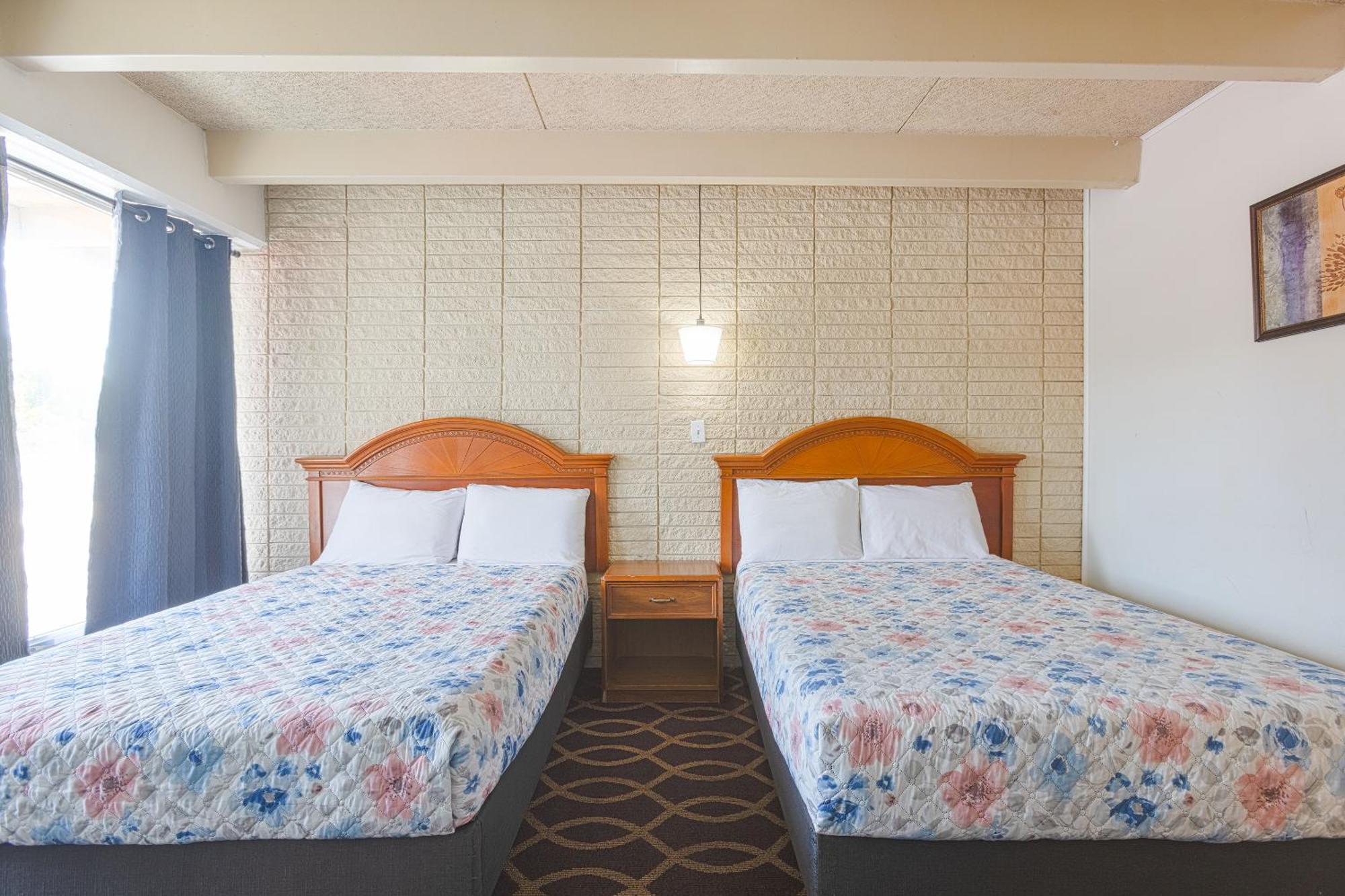 Sonrise Inn Lincoln Hwy By Oyo Breezewood Екстериор снимка