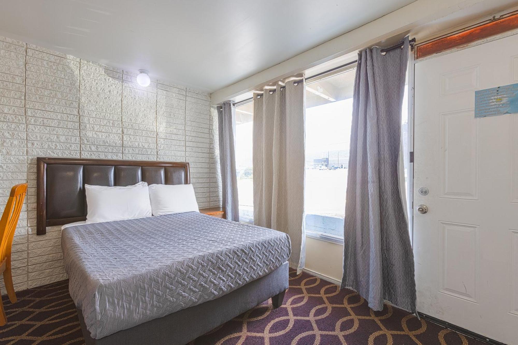 Sonrise Inn Lincoln Hwy By Oyo Breezewood Екстериор снимка