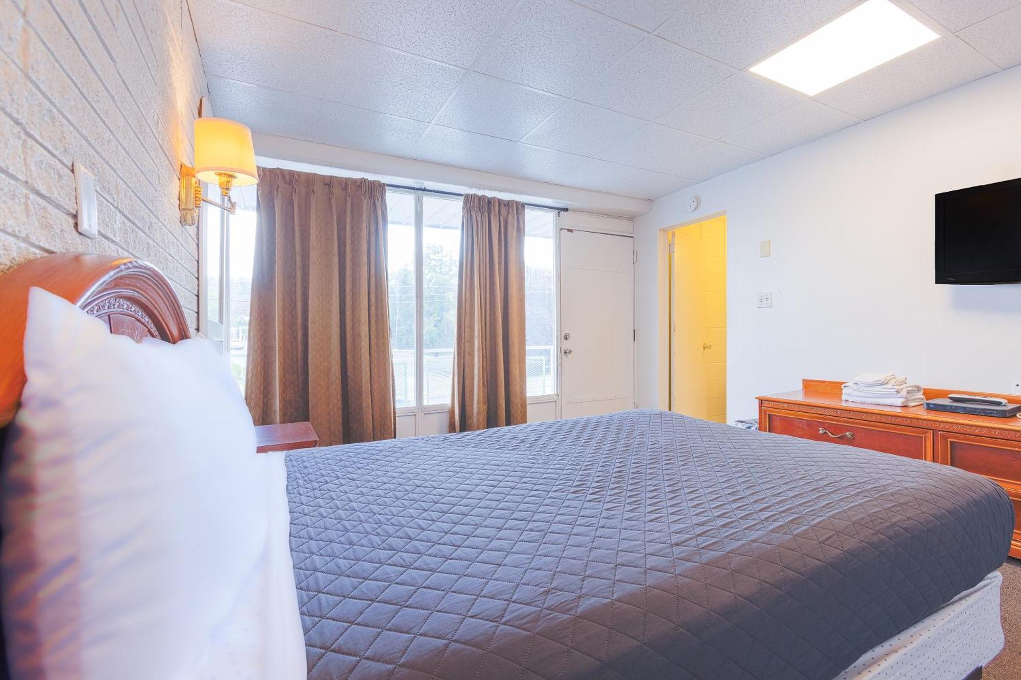 Sonrise Inn Lincoln Hwy By Oyo Breezewood Екстериор снимка