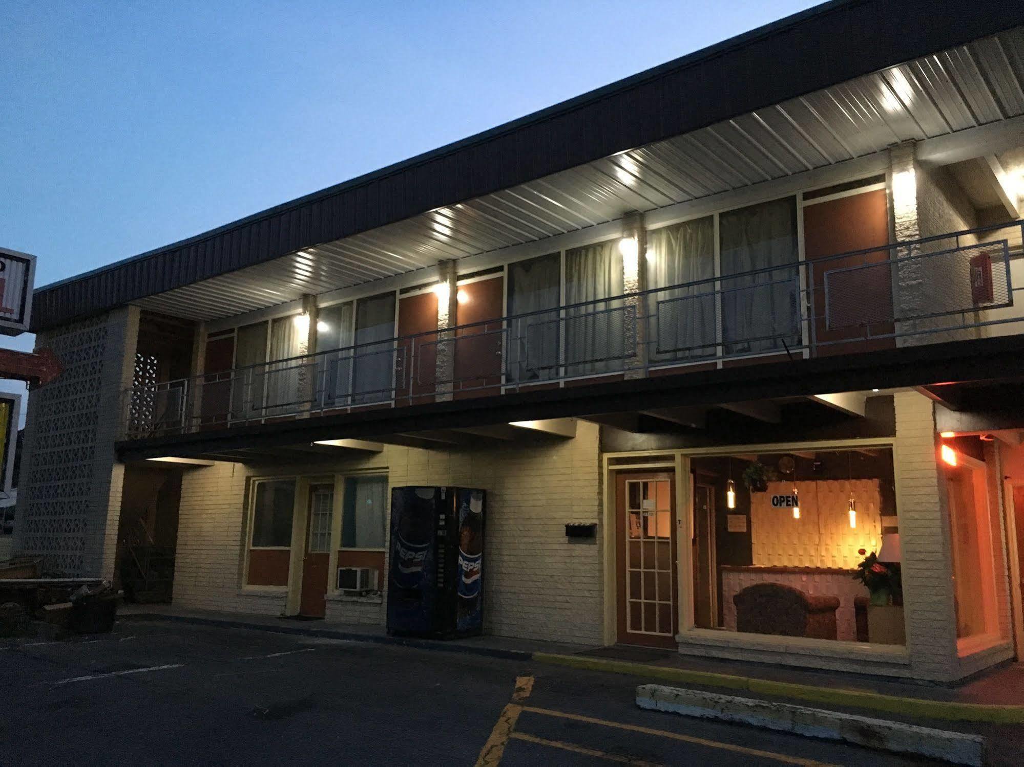 Sonrise Inn Lincoln Hwy By Oyo Breezewood Екстериор снимка